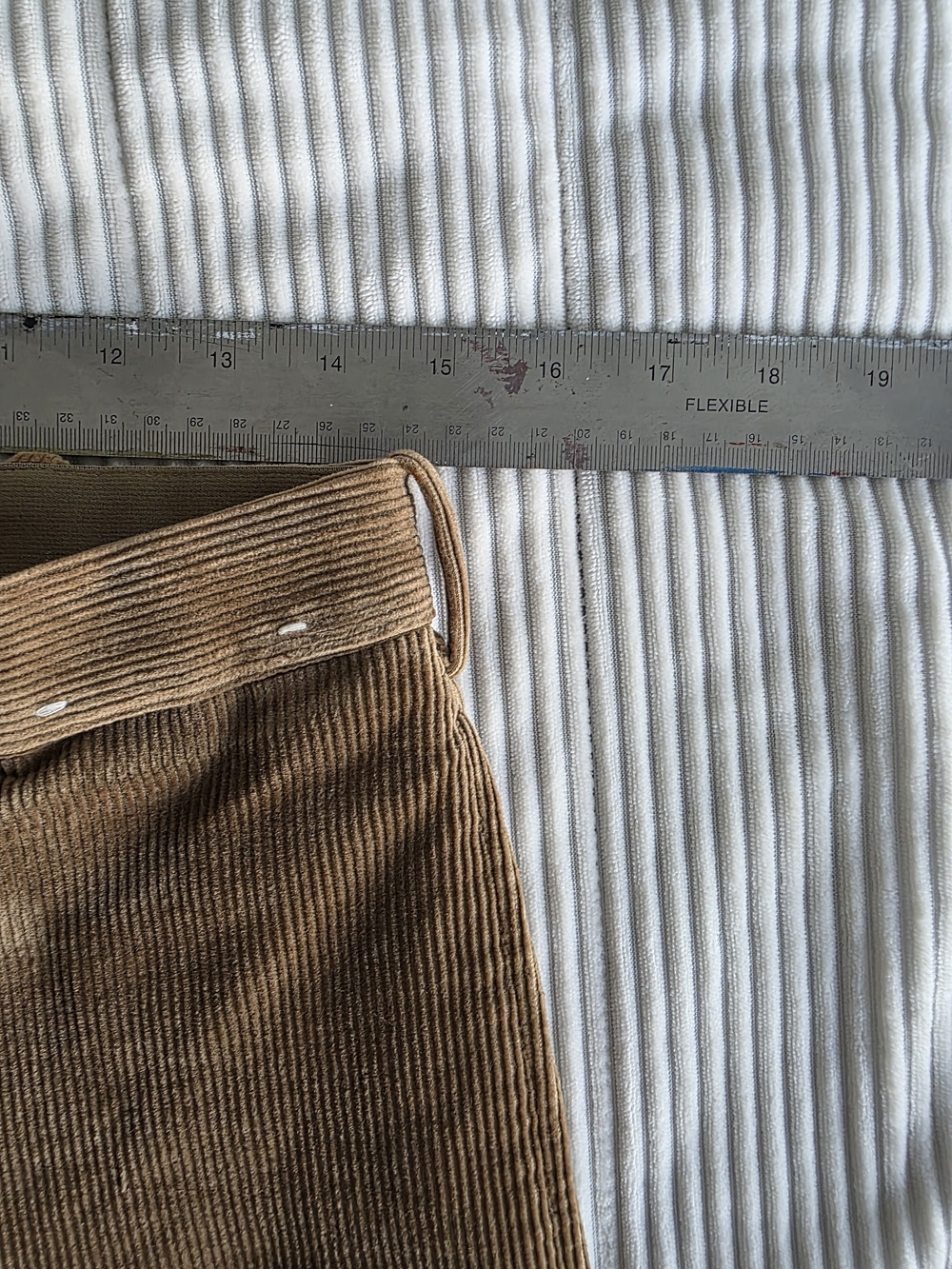 Uniqlo Men's Stretch Waist Band Corduroy Pants in Warm Brown - Picture 5 of 10